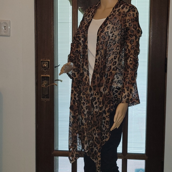 COPY - Newport News Small Leopard/Cheetah Print Tie Front/Drape Front Mesh Card… - Picture 2 of 13